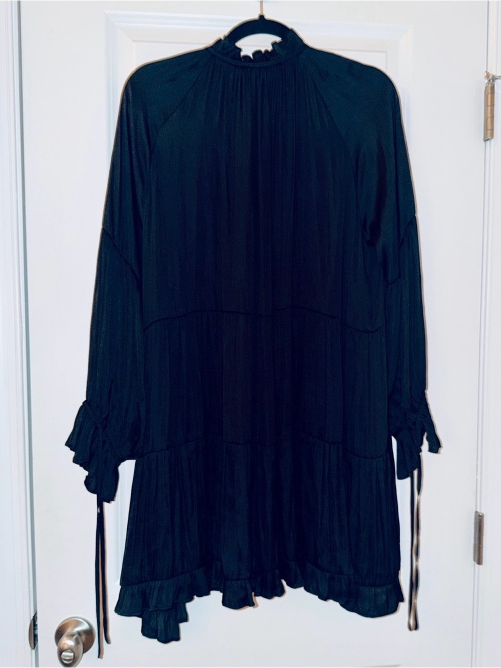 O.P.T/Size Large
Black V-Neck Long-Sleeve Mini Dress Lightweight Ruffle Tunic - Picture 5 of 6